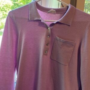 Womance warm and soft sweater. Une petite tache prêt du sein droit